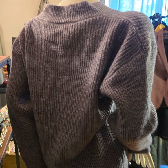 NWT Gray Cashmere V-neck Sweater Large - Picture 4 of 6